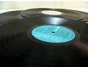 220px-vinyl_albums.jpg
